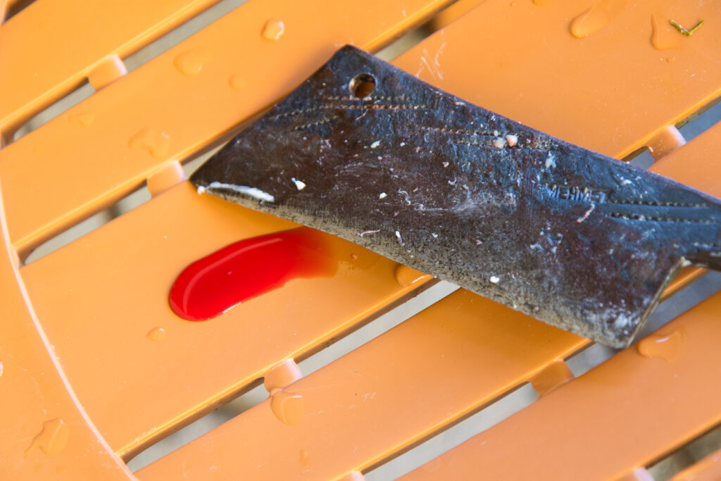 Blutiges Schlachtmesser